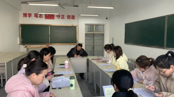 初中部 | 雄關(guān)漫道真如鐵，而今邁步從頭越——初中部召開期中考試分析會(huì)