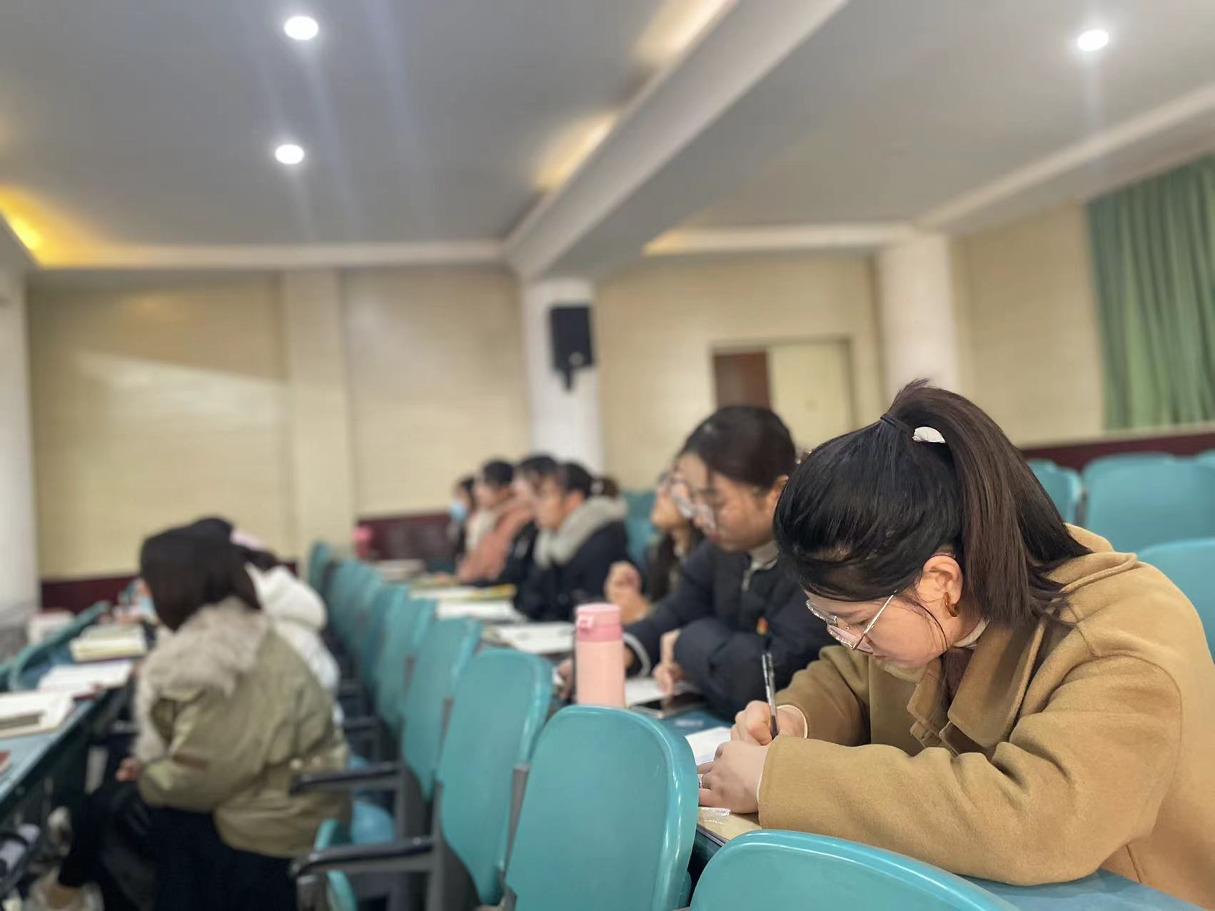 凝聚新力量，踐行正能量——洛陽復興學校順利召開黨支部黨員大會