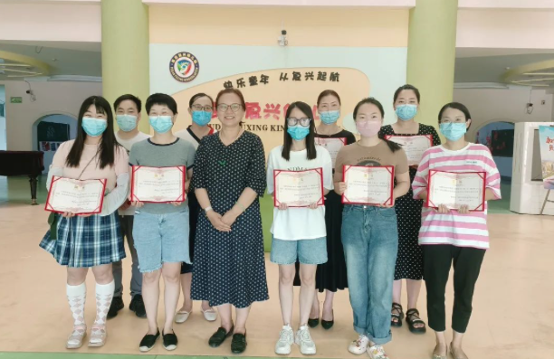 共赴一場“愛”的約會——復(fù)興幼兒園召開家委會