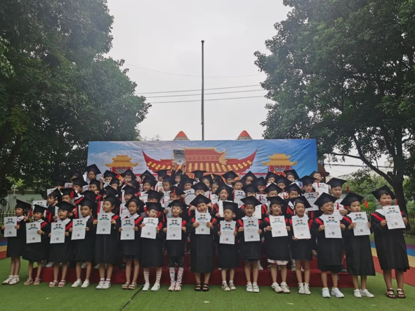 點(diǎn)亮希望，揚(yáng)帆起航——復(fù)興幼兒園畢業(yè)典禮