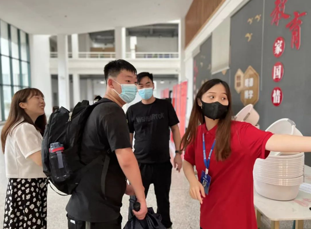 從新出發(fā) 復(fù)興有你——2022級高一新生報(bào)到小紀(jì) | 洛陽復(fù)興學(xué)校