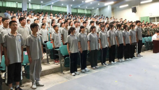 軍訓(xùn)匯演展英姿， 颯爽少年啟新程 ——洛陽復(fù)興學(xué)校軍訓(xùn)匯演暨表彰大會