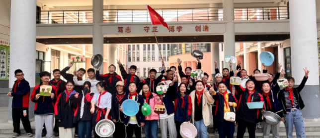 愛綠護綠我能行，爭做時代小雷鋒——小學(xué)部開展植樹節(jié)主題環(huán)保活動