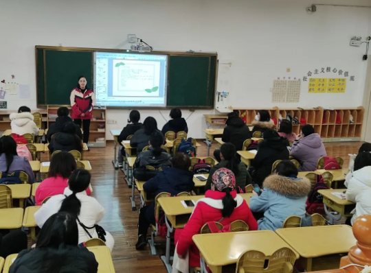 “春的相約 愛的延續(xù)”——復(fù)興幼兒園新學(xué)期家長會