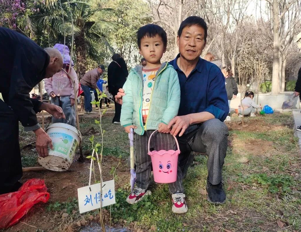 種一個(gè)夢想，在春天里成長——復(fù)興幼兒園植樹節(jié)活動